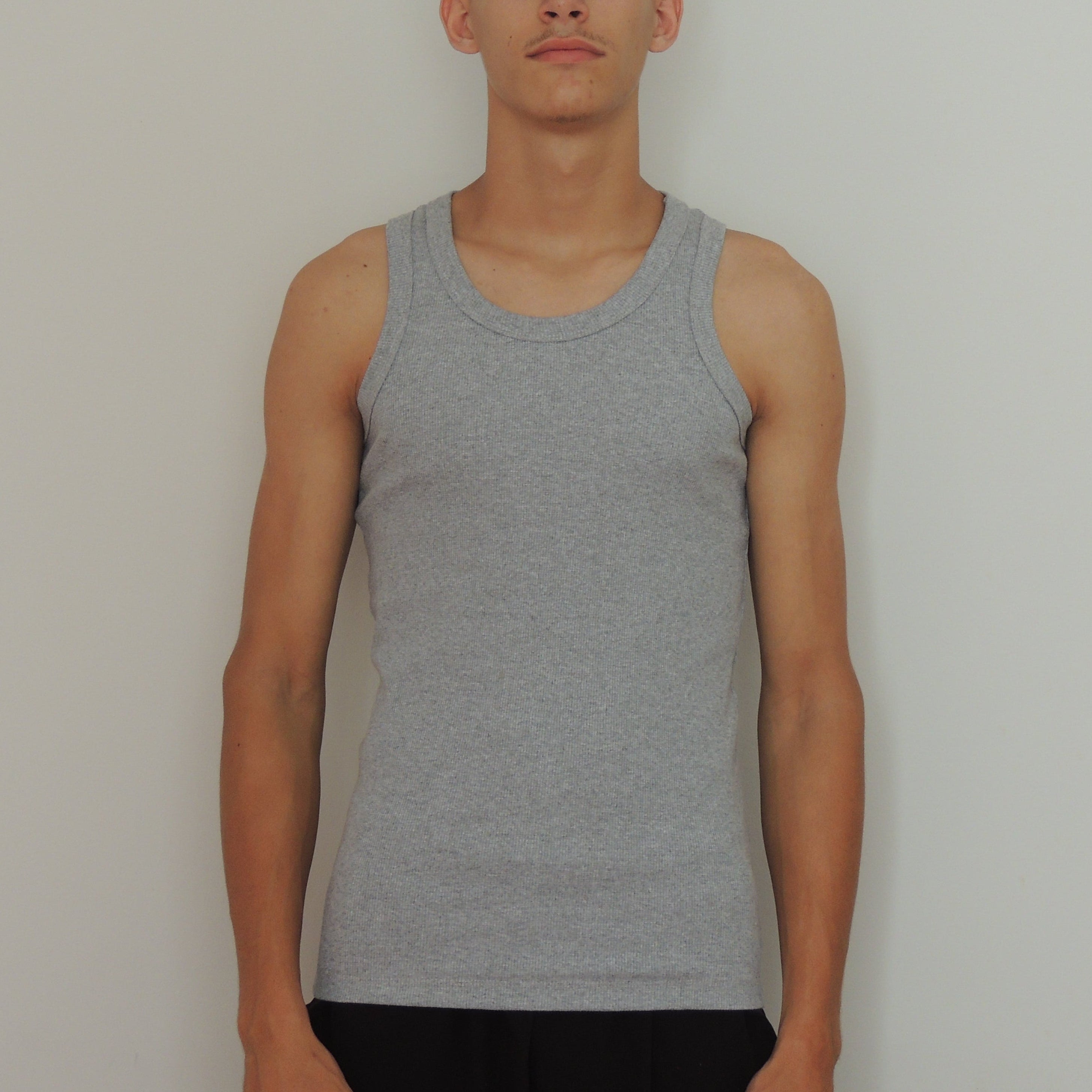 Regata Americana Canelada Slim Cinza